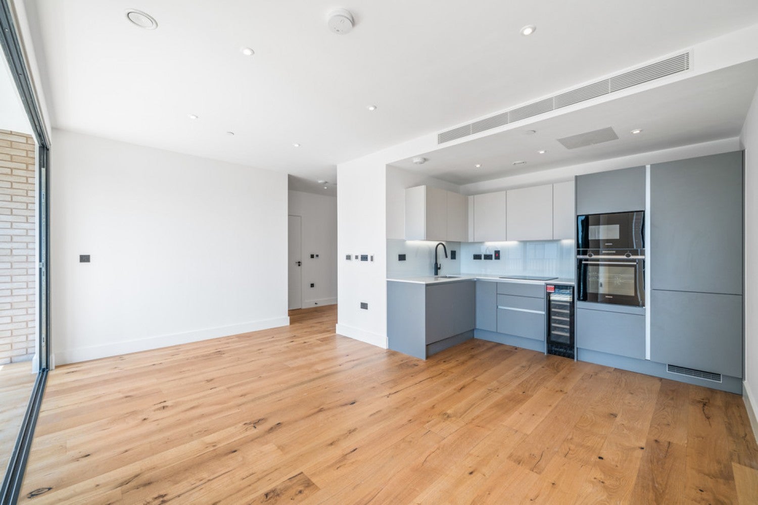 Flat Glasshouse Walk in Greater London