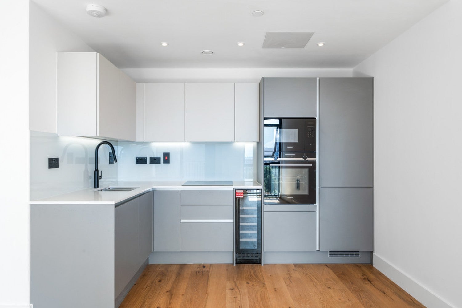 Flat Glasshouse Walk in Greater London