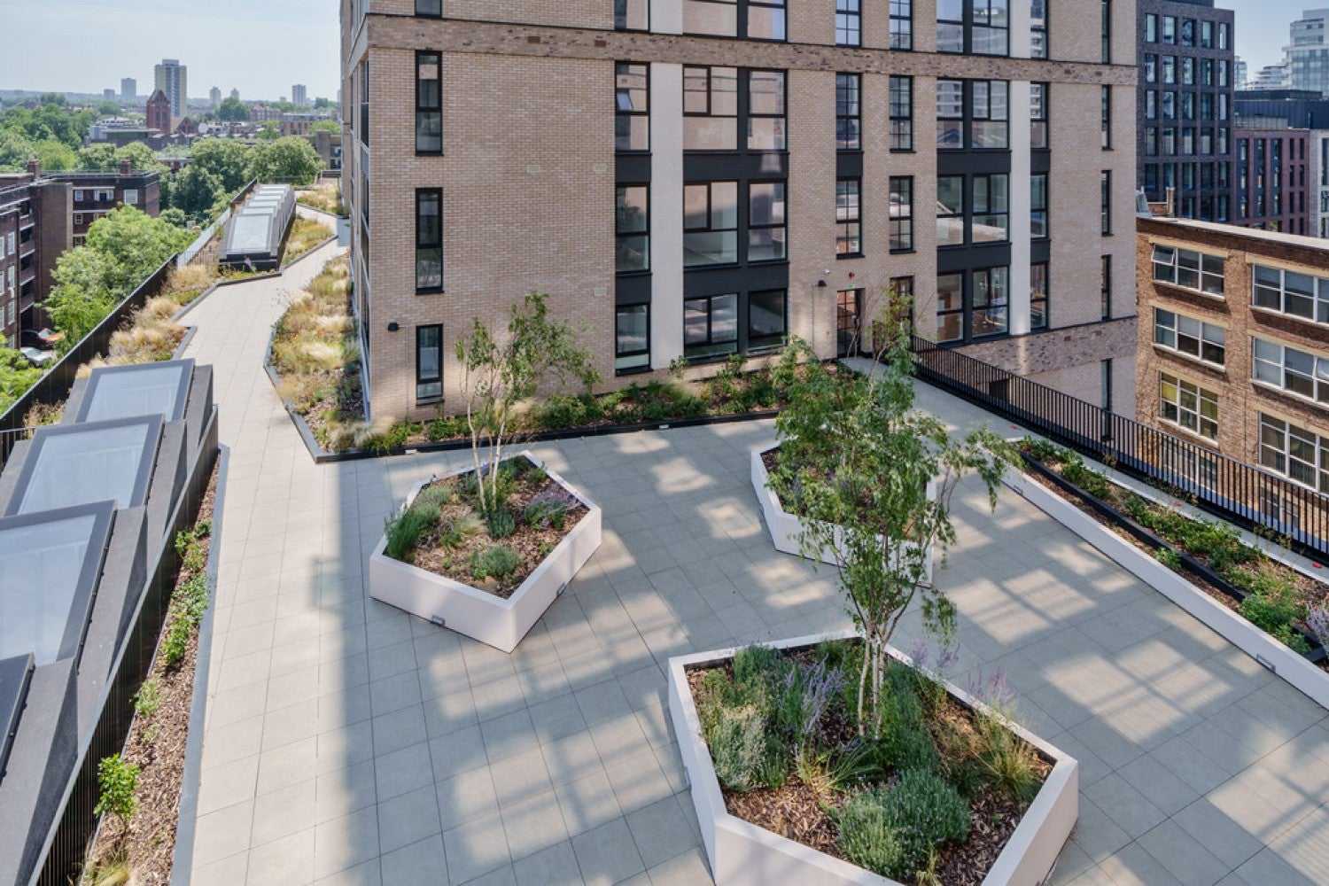 Flat Glasshouse Walk in Greater London