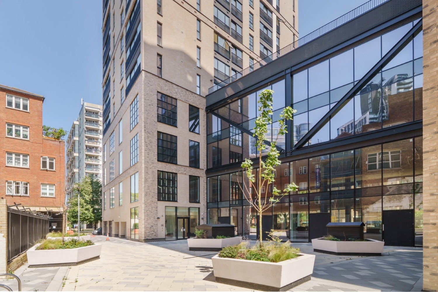 Flat Glasshouse Walk in Greater London