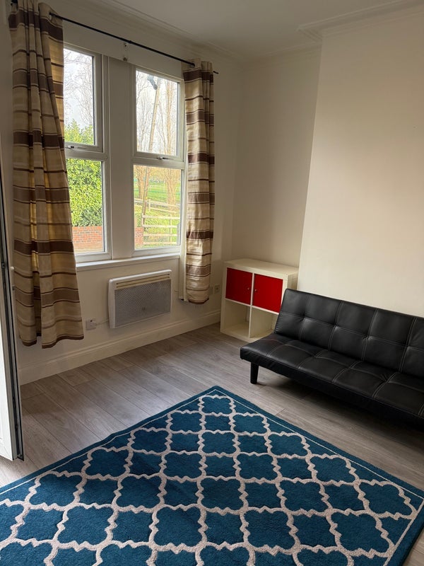 Flat Buslingthorpe Lane in Leeds