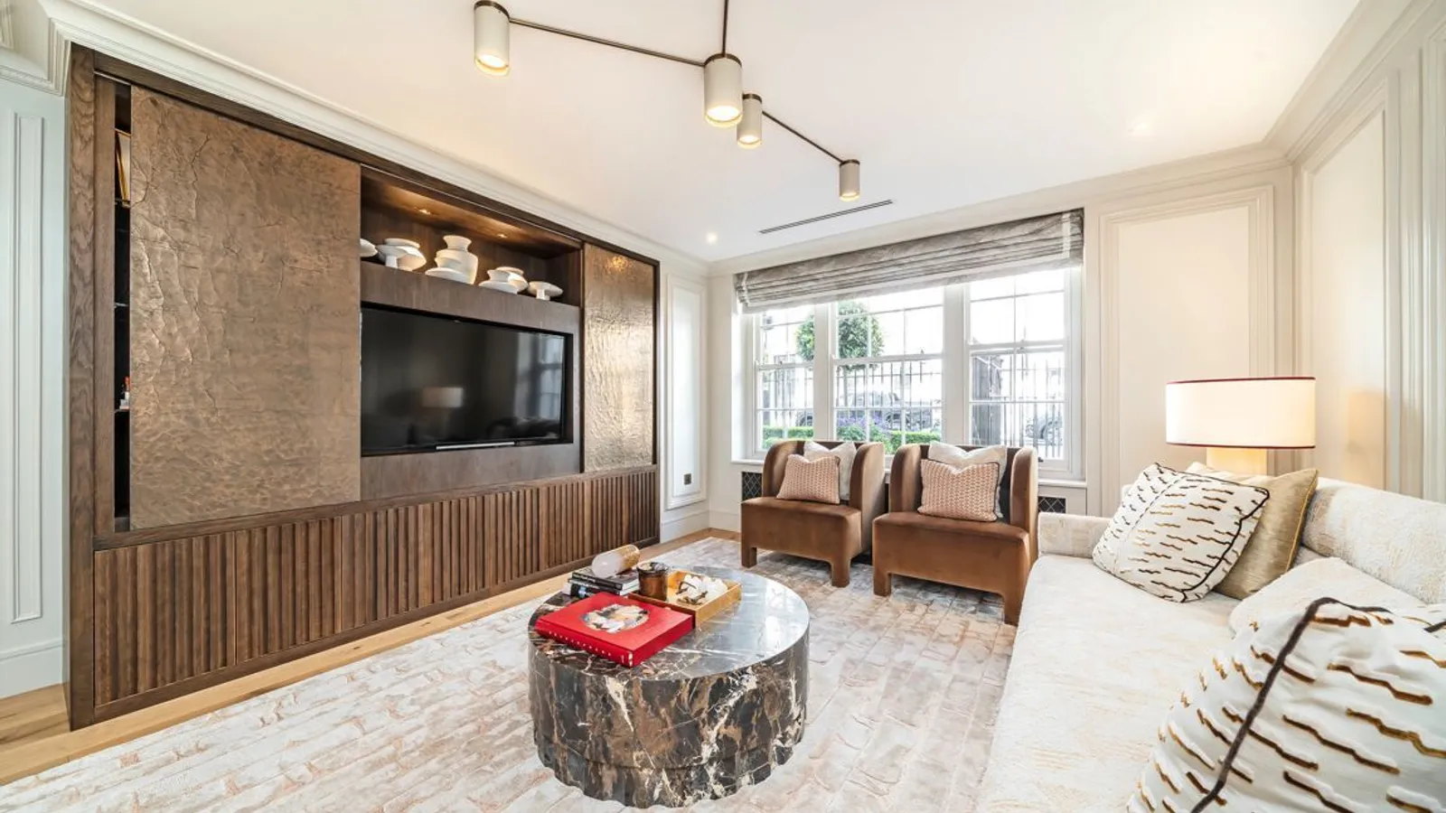 Flat Upper Grosvenor Street in City of Westminster