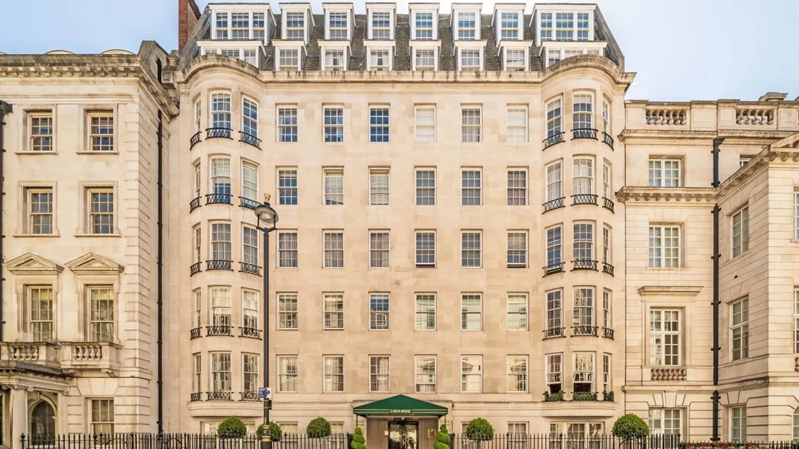 Flat Upper Grosvenor Street in City of Westminster