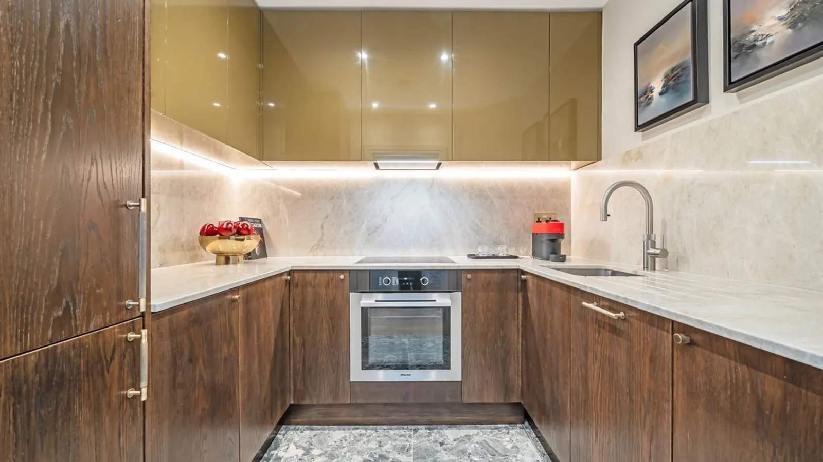 Flat Upper Grosvenor Street in City of Westminster