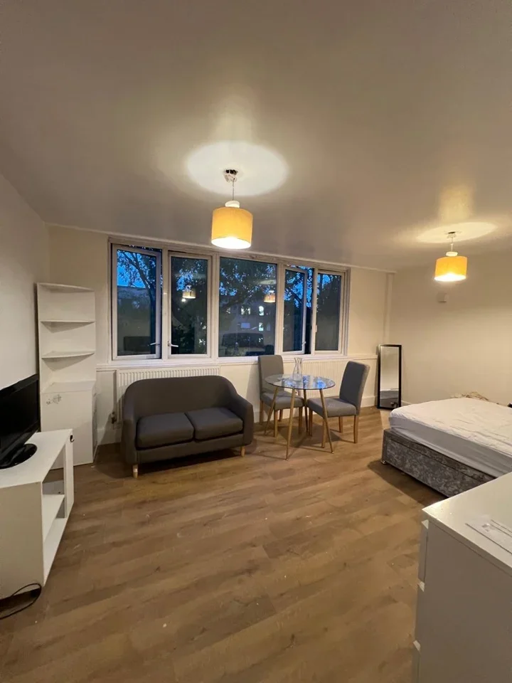 Room Laxley Close in Greater London