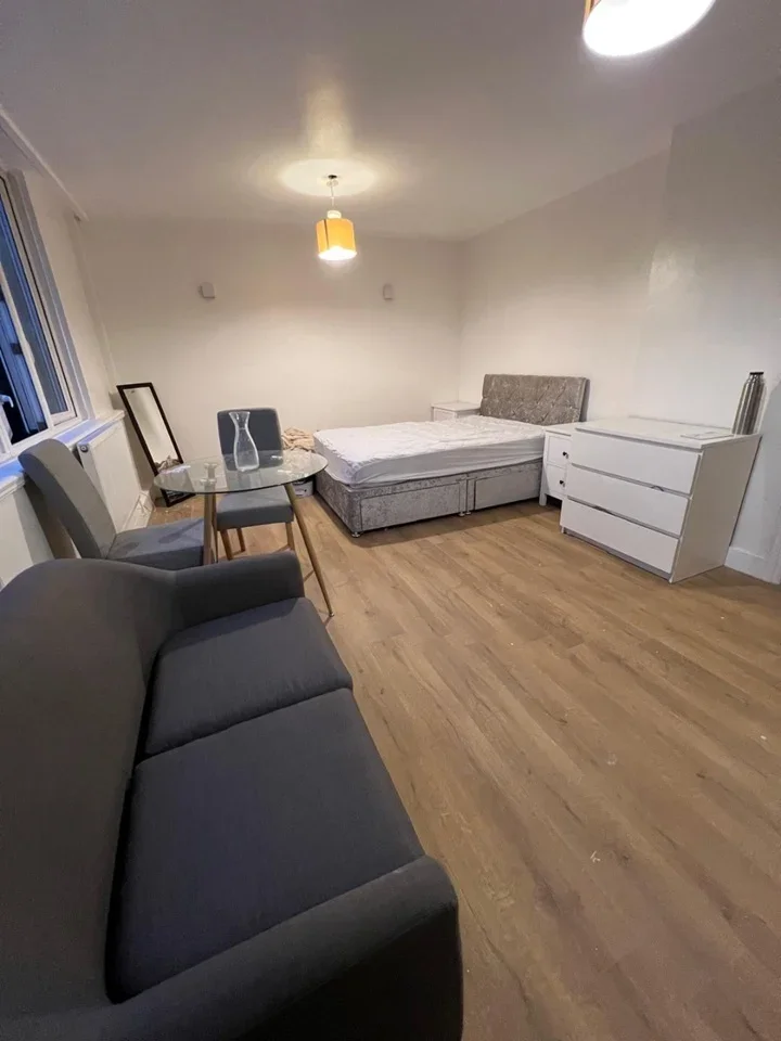Room Laxley Close in Greater London