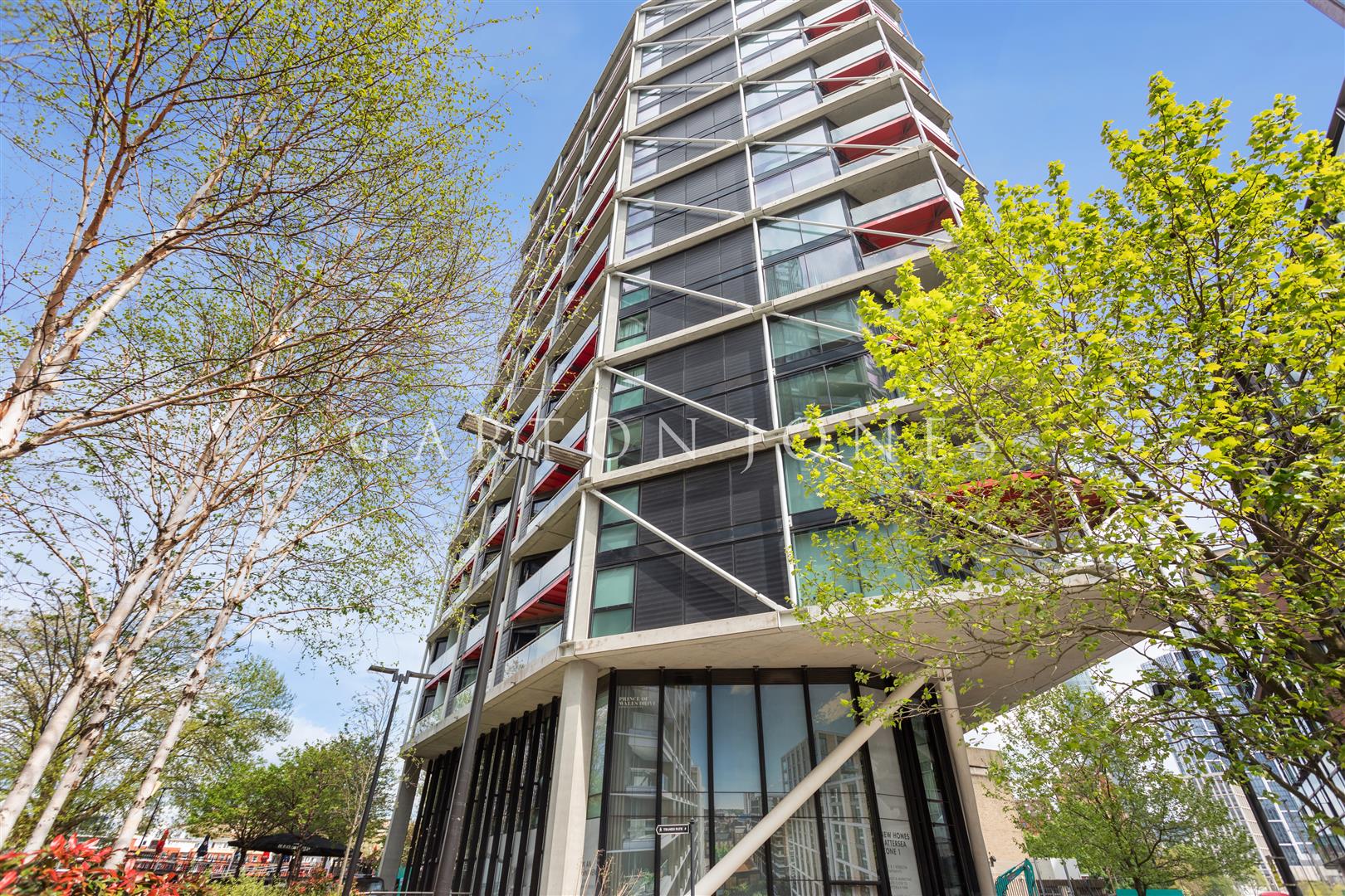 Flat Tideway Walk in Greater London