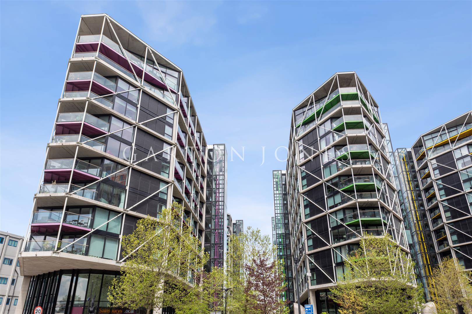Flat Tideway Walk in Greater London