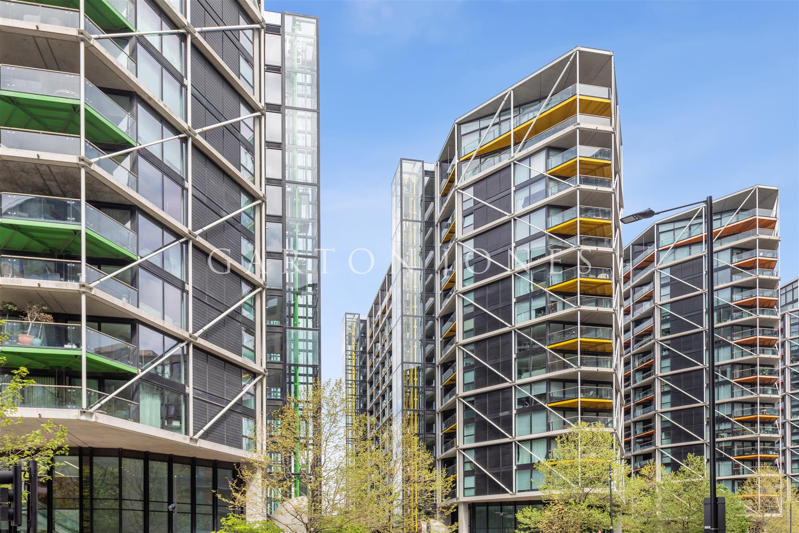 Flat Tideway Walk in Greater London