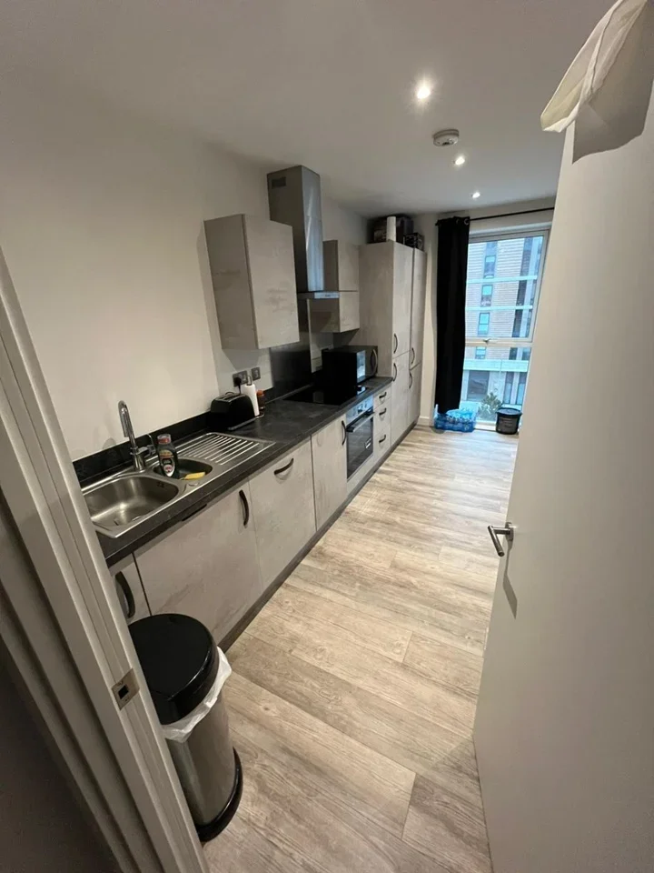 Room Fitch Way in Greater London