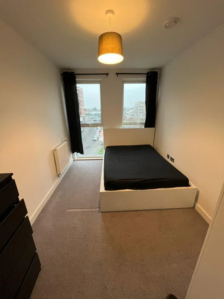 Room Fitch Way in Greater London