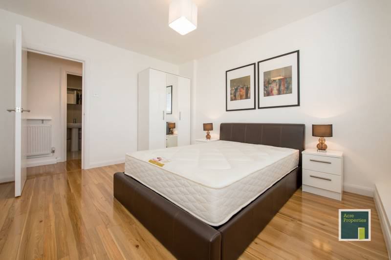 Room Goldhawk Road in Greater London