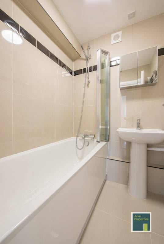 Room Goldhawk Road in Greater London