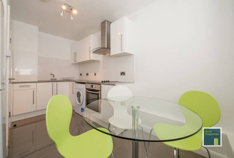 Room Goldhawk Road in Greater London
