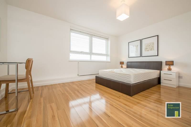 Room Goldhawk Road in Greater London