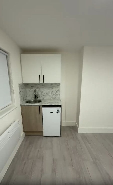 Room Milton Road in Caterham on the Hill