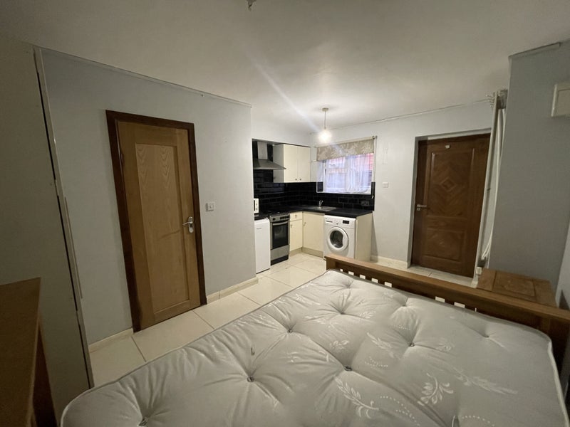Room Cordwallis Road in Maidenhead