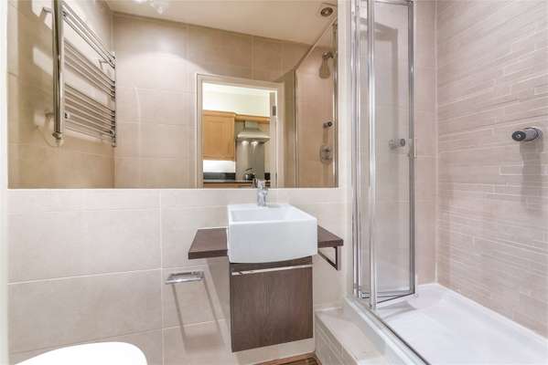 Flat Brompton Square in Greater London