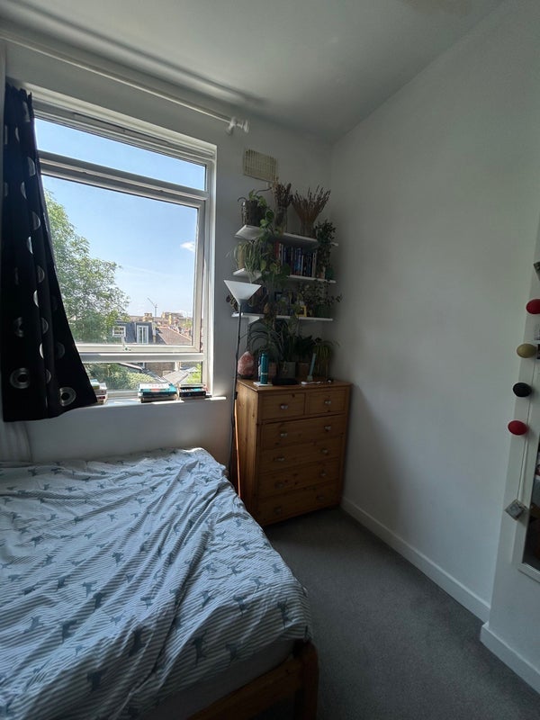 Room Louvaine Road in Greater London