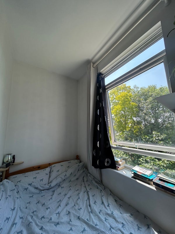 Room Louvaine Road in Greater London