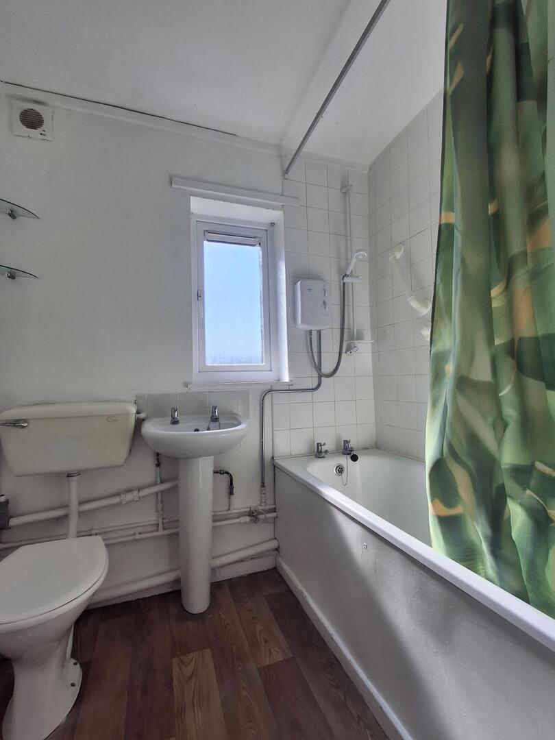 Flat Brookside Avenue in Telford