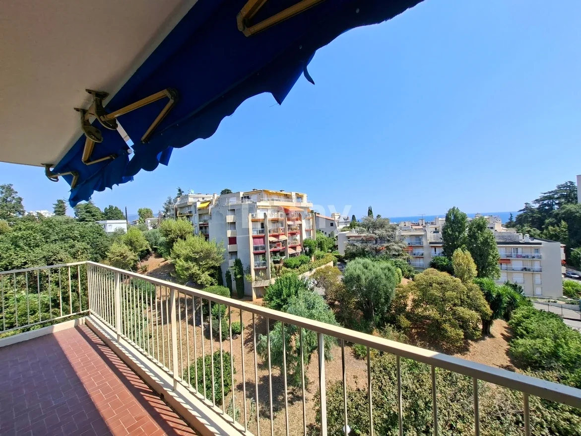 Appartement Avenue des Mandariniers à Nice