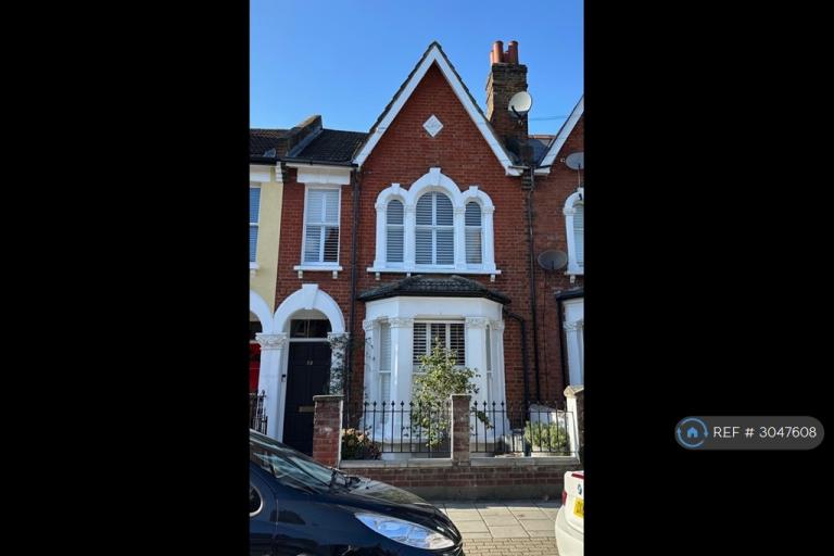 Flat Summerley Street in Greater London