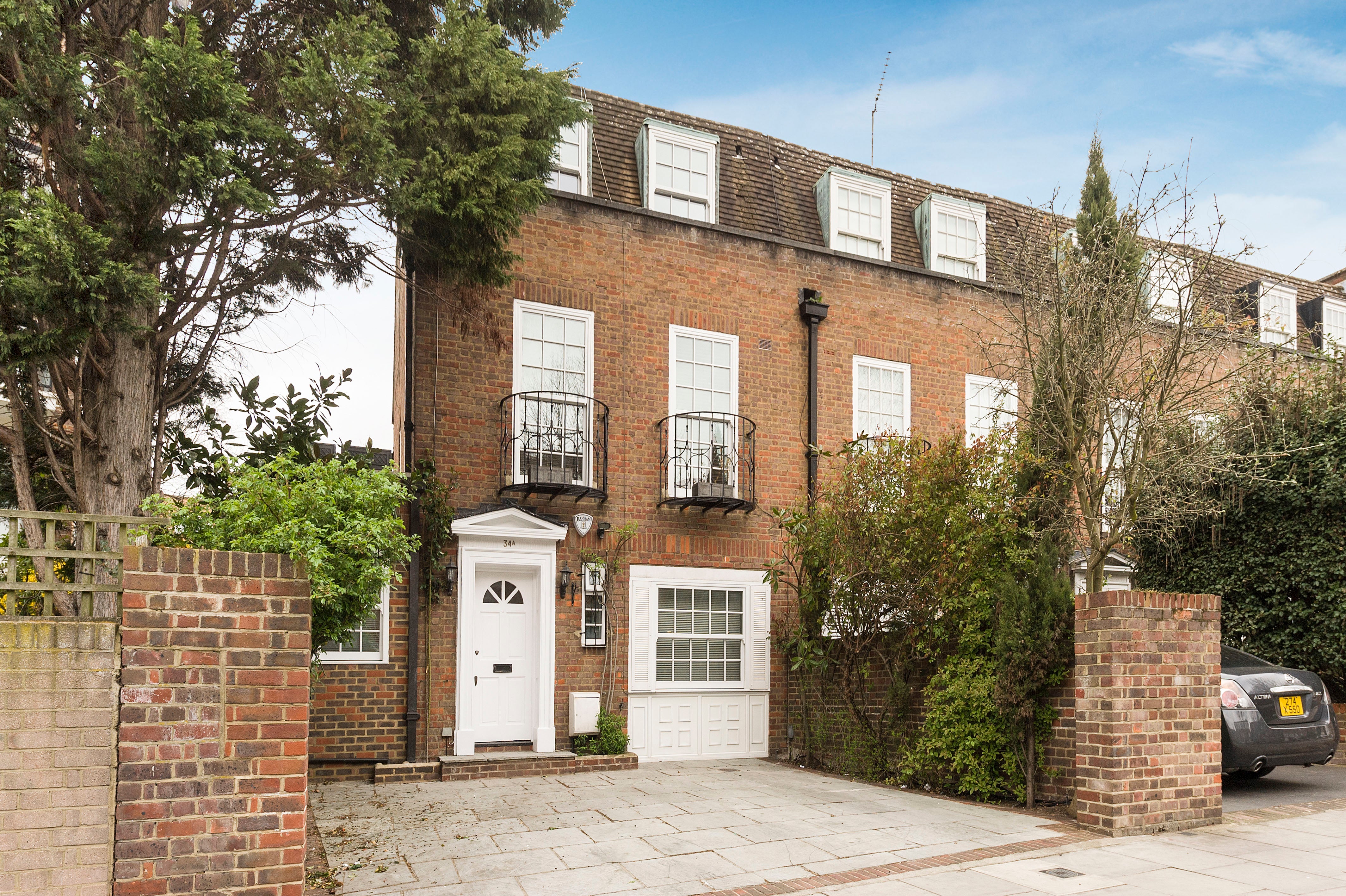 House Dobson Close in Greater London