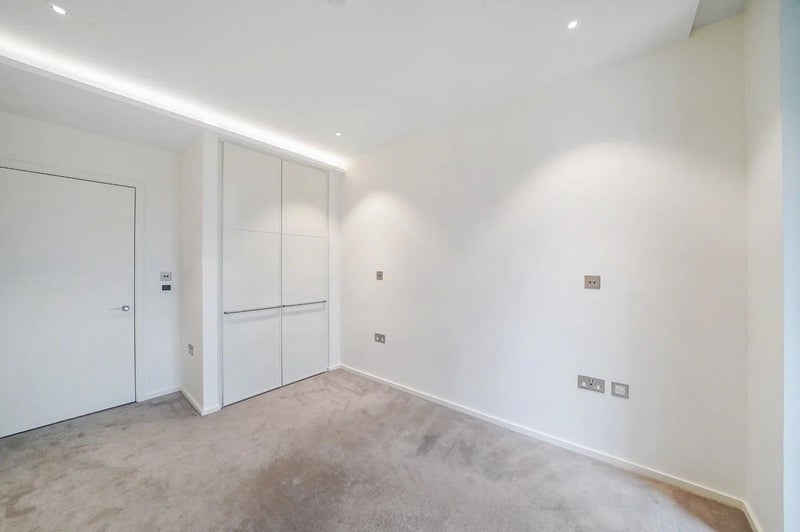 Room Farnfield Close in Greater London