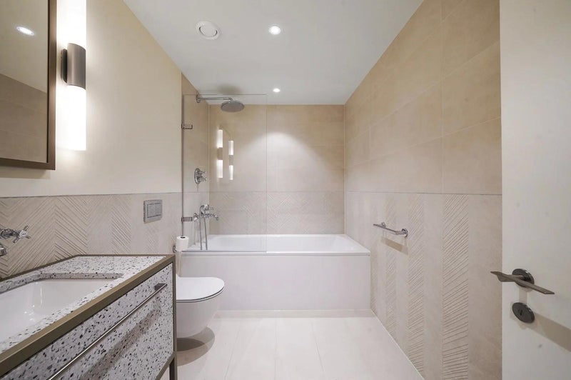 Room Farnfield Close in Greater London