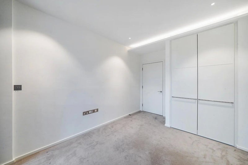 Room Farnfield Close in Greater London