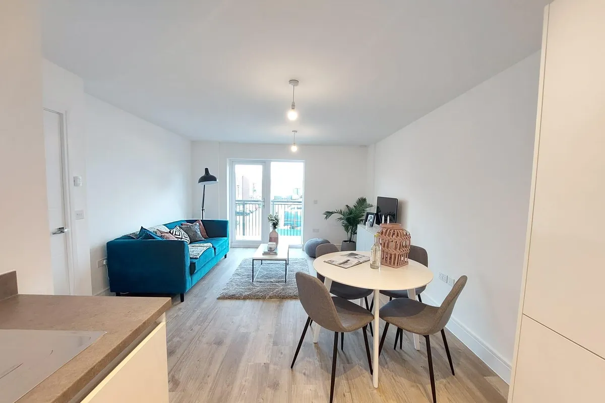 Flat Meridian Way in Southampton