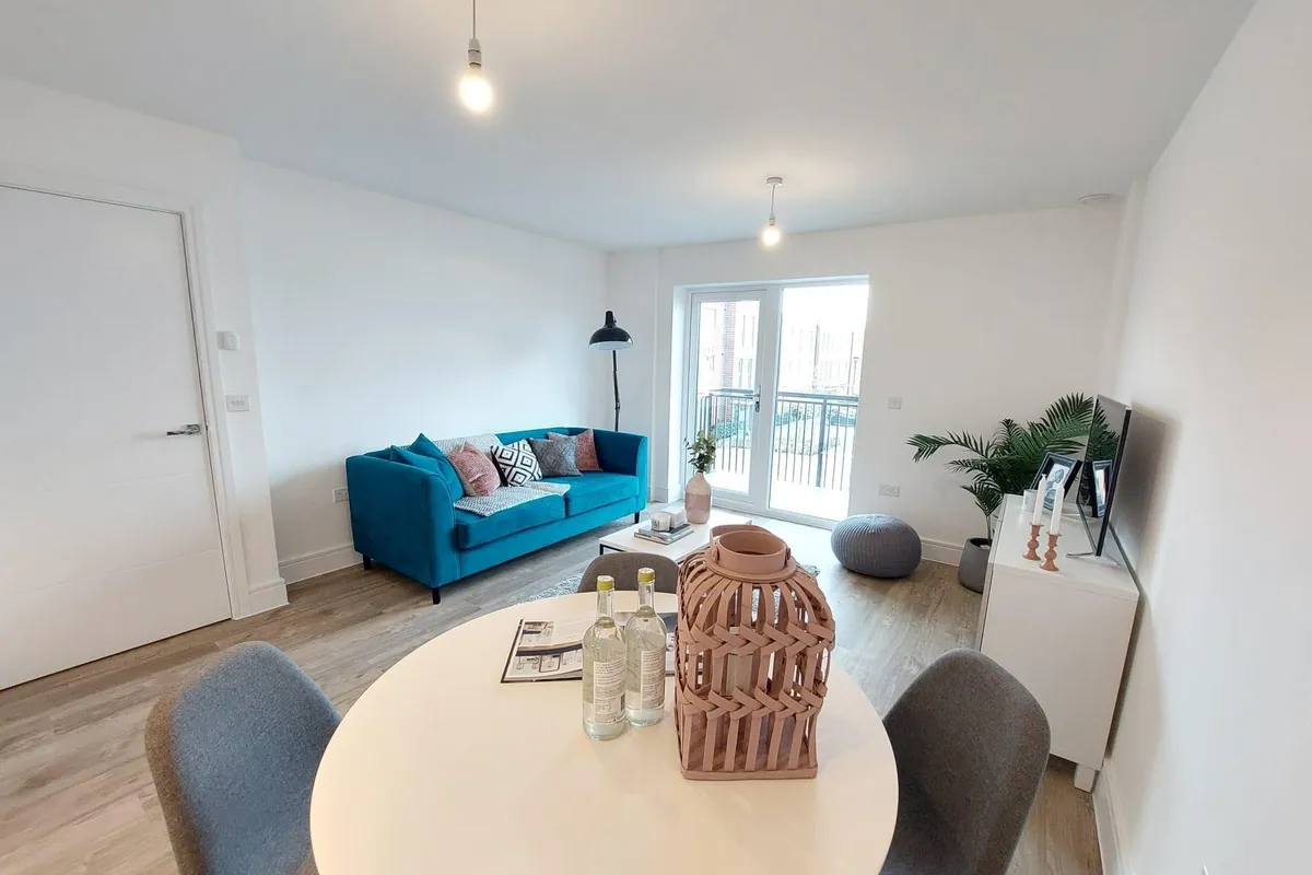 Flat Meridian Way in Southampton