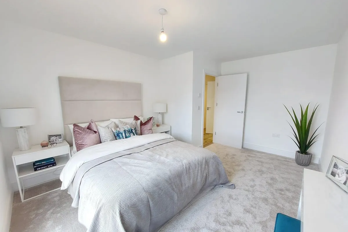 Flat Meridian Way in Southampton