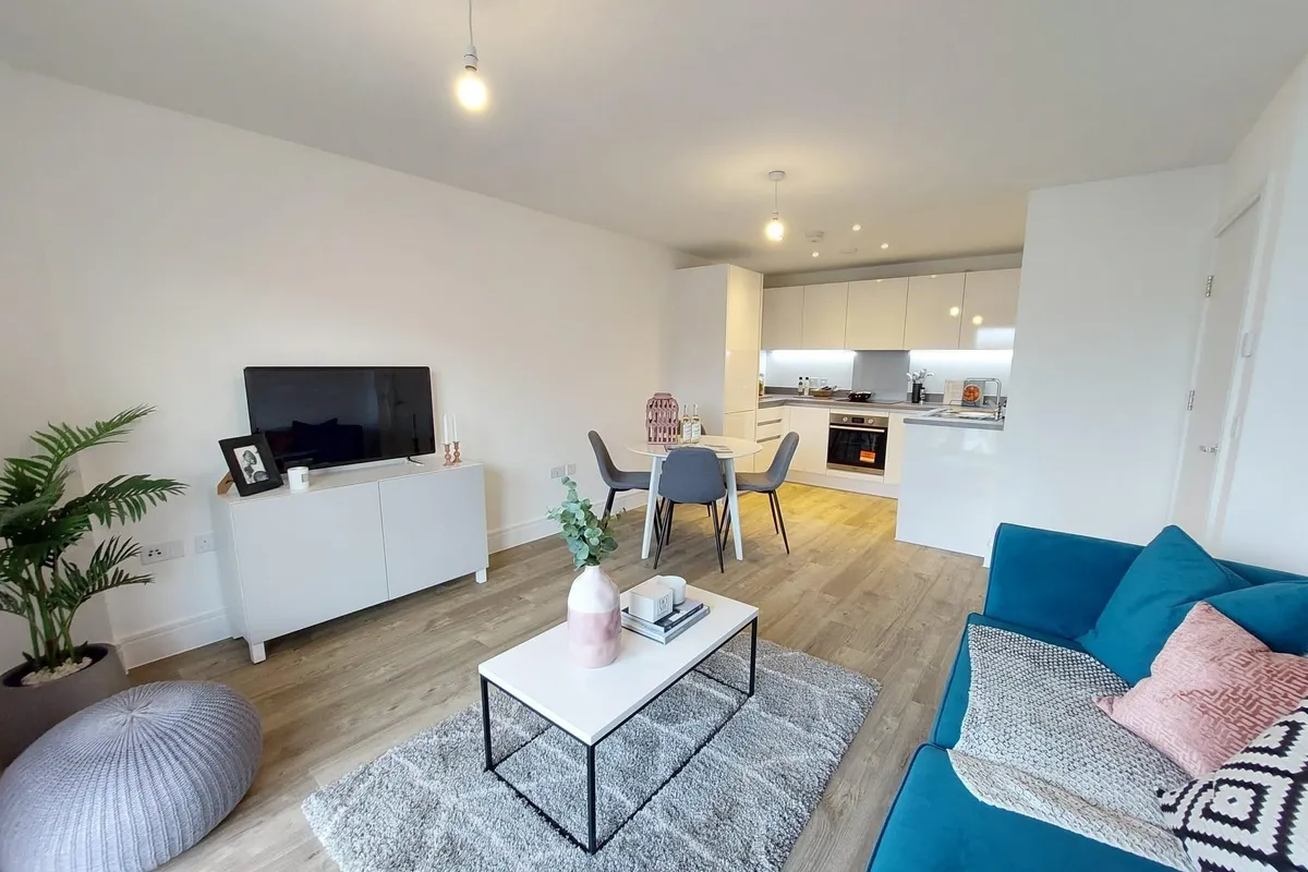 Flat Meridian Way in Southampton