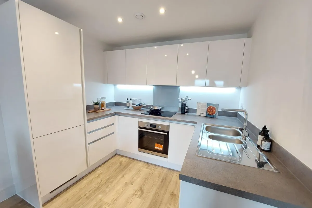 Flat Meridian Way in Southampton