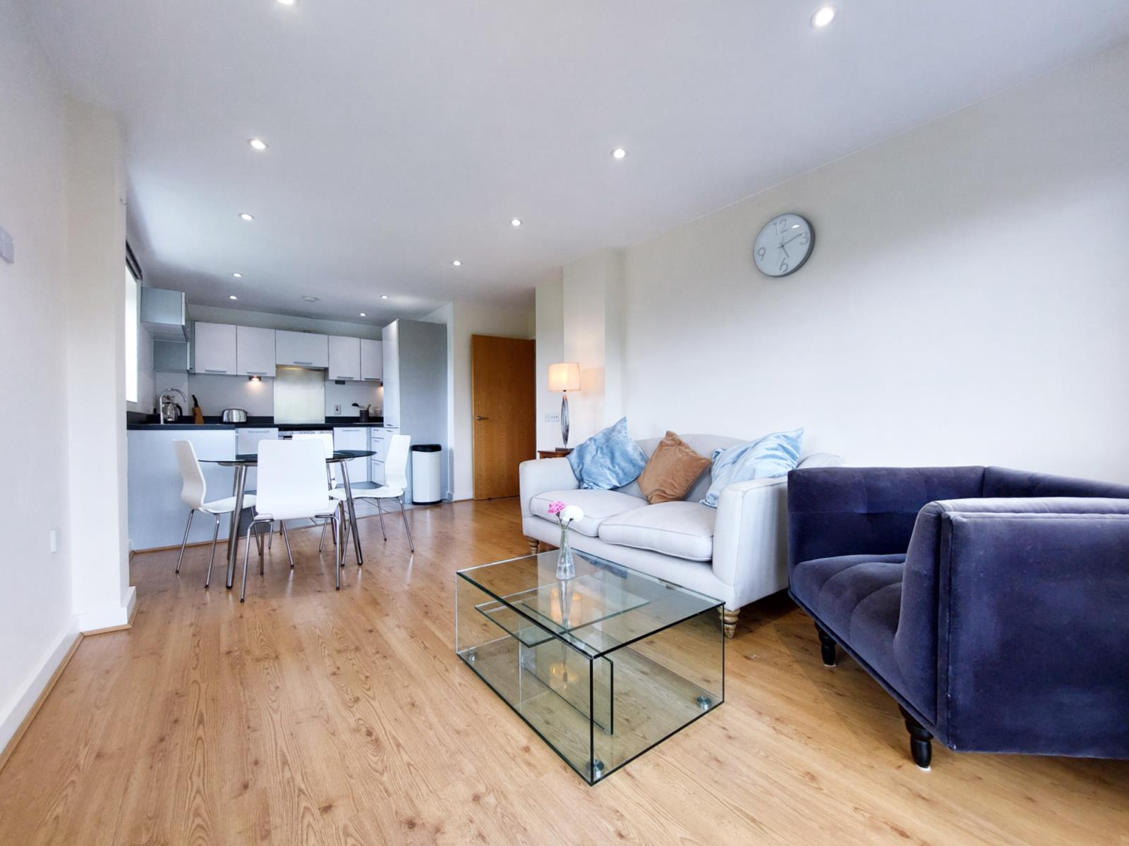 Flat Agate Close in Greater London