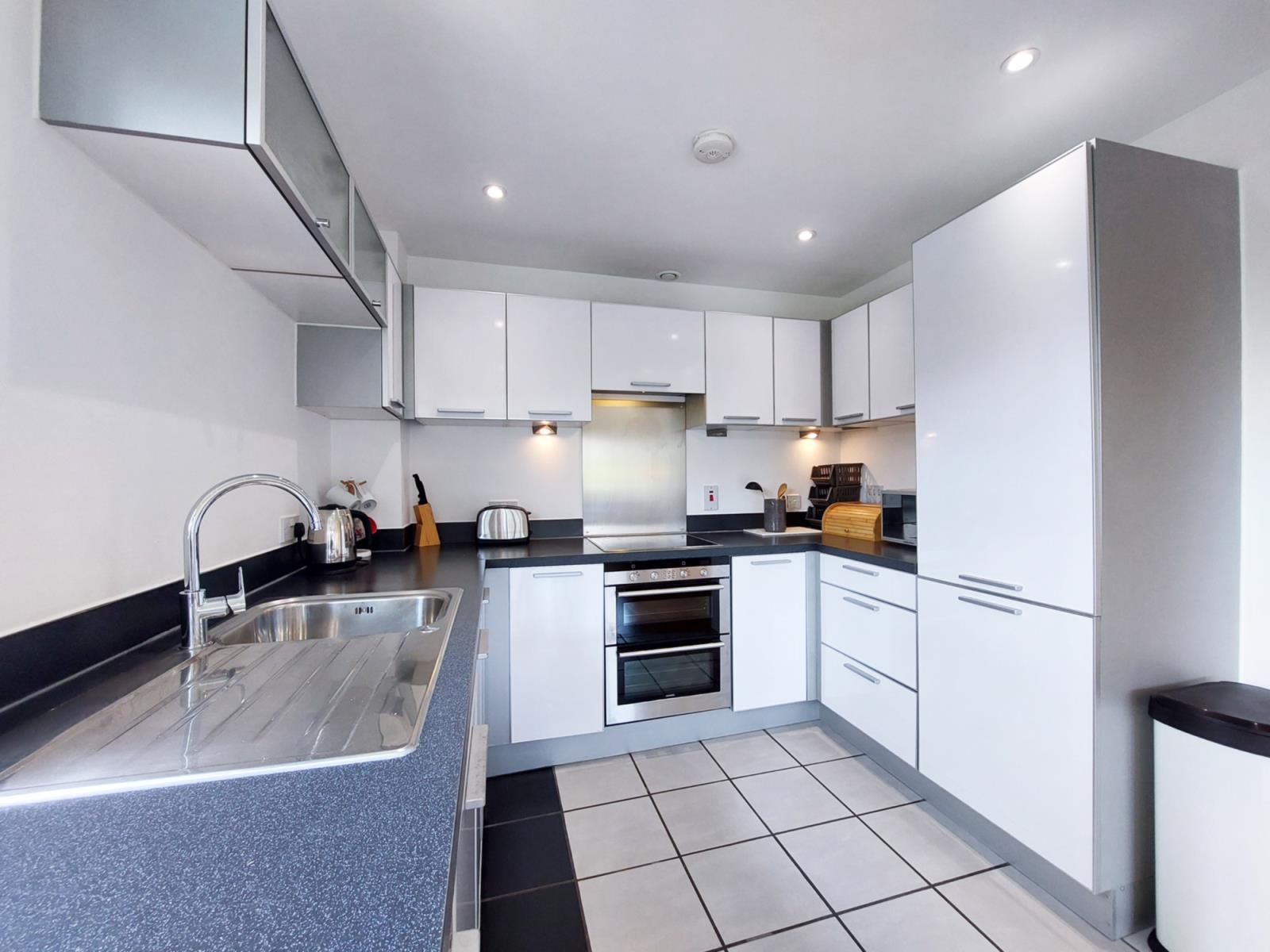 Flat Agate Close in Greater London