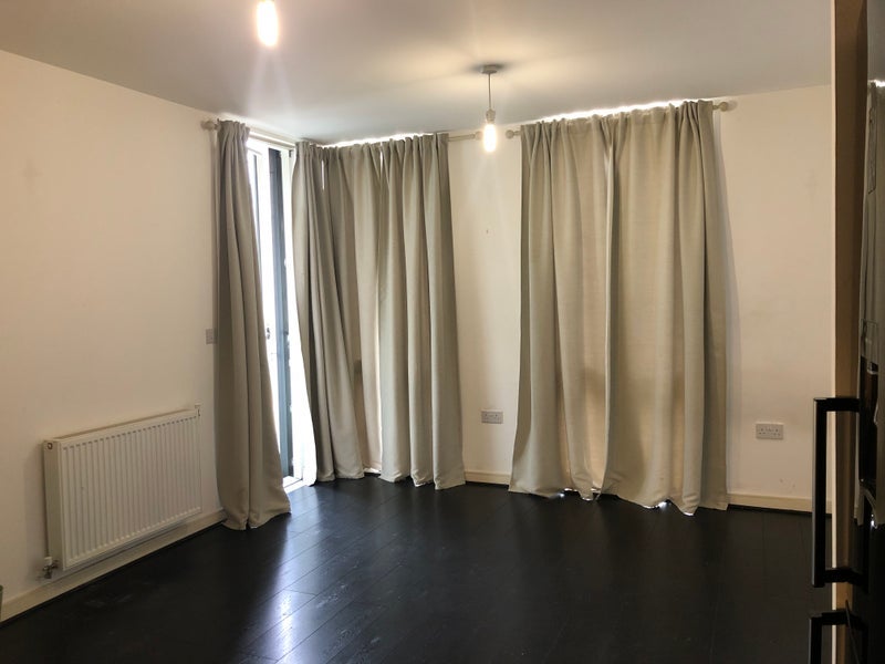 Room Jacks Farm Way in Greater London