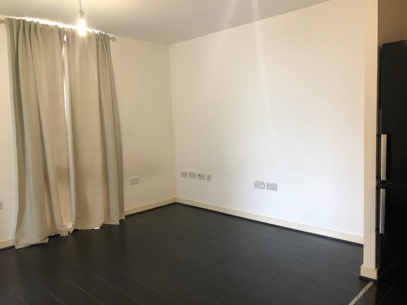 Room Jacks Farm Way in Greater London