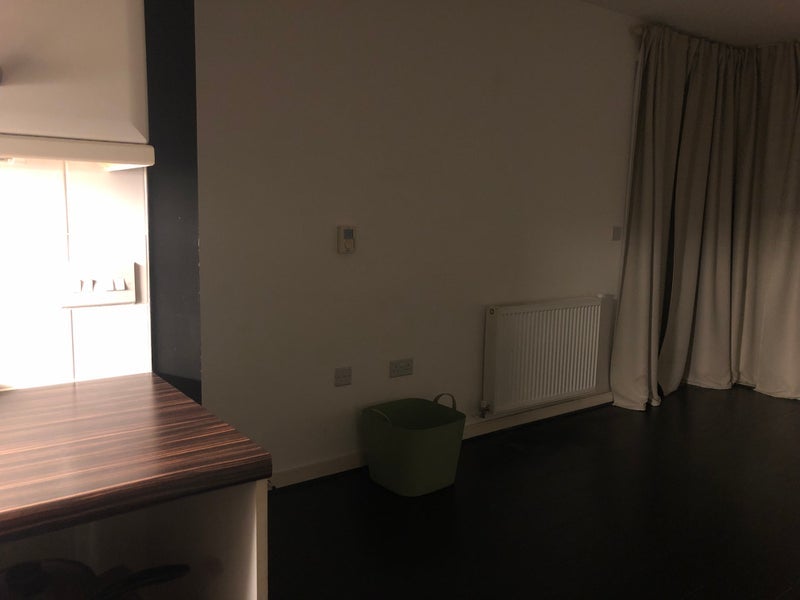 Room Jacks Farm Way in Greater London