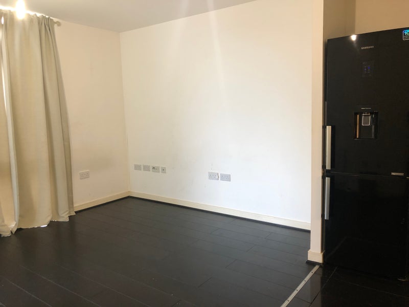 Room Jacks Farm Way in Greater London