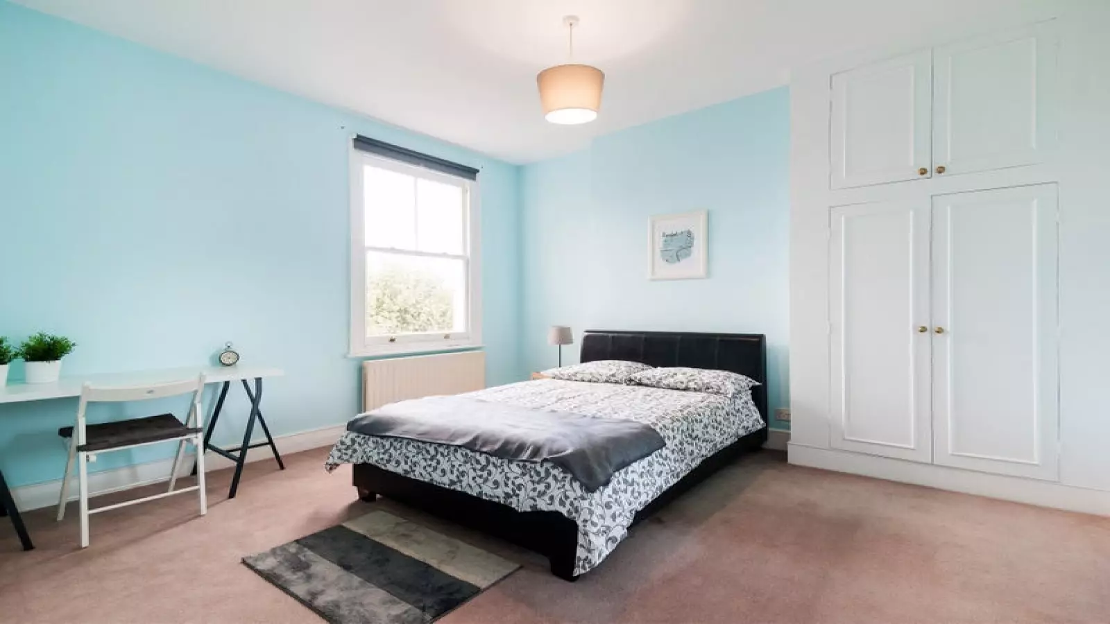 Flat Trinity Road in Greater London