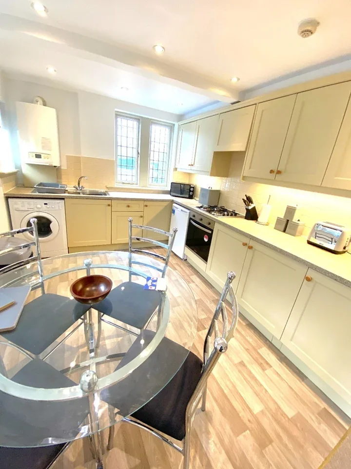 Flat Langcliffe Avenue East in Harrogate