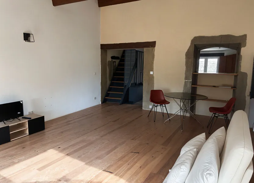 Flat Rue du Jeu de Maille in Saint-Paul-Trois-Châteaux