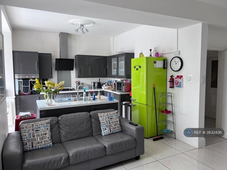 Room Linley Road in Stoke-on-Trent