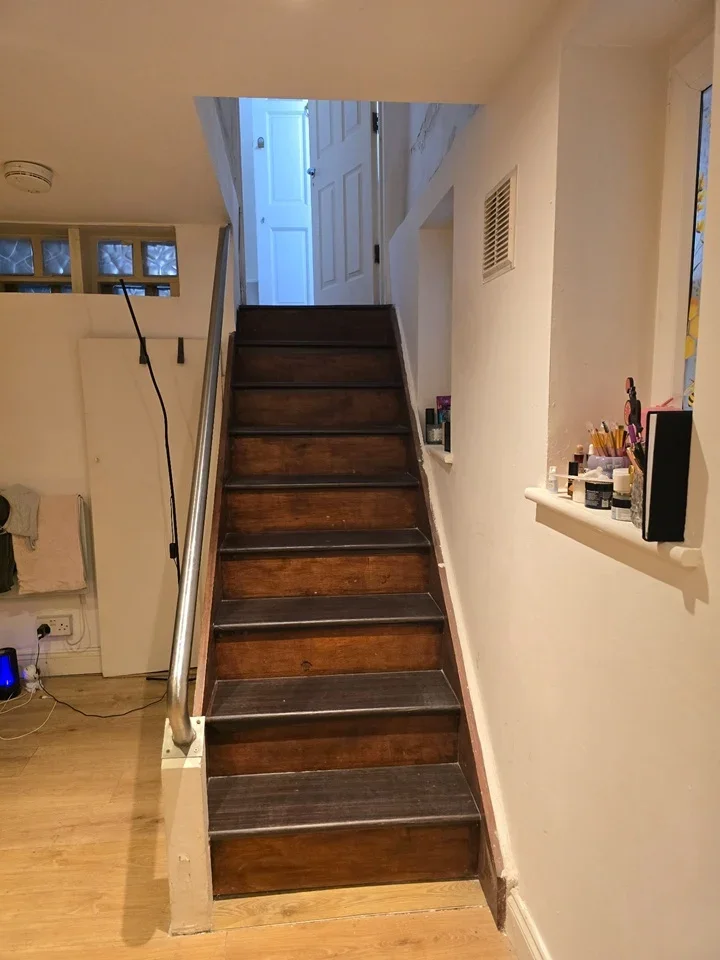 Flat Eaton Rise in Greater London