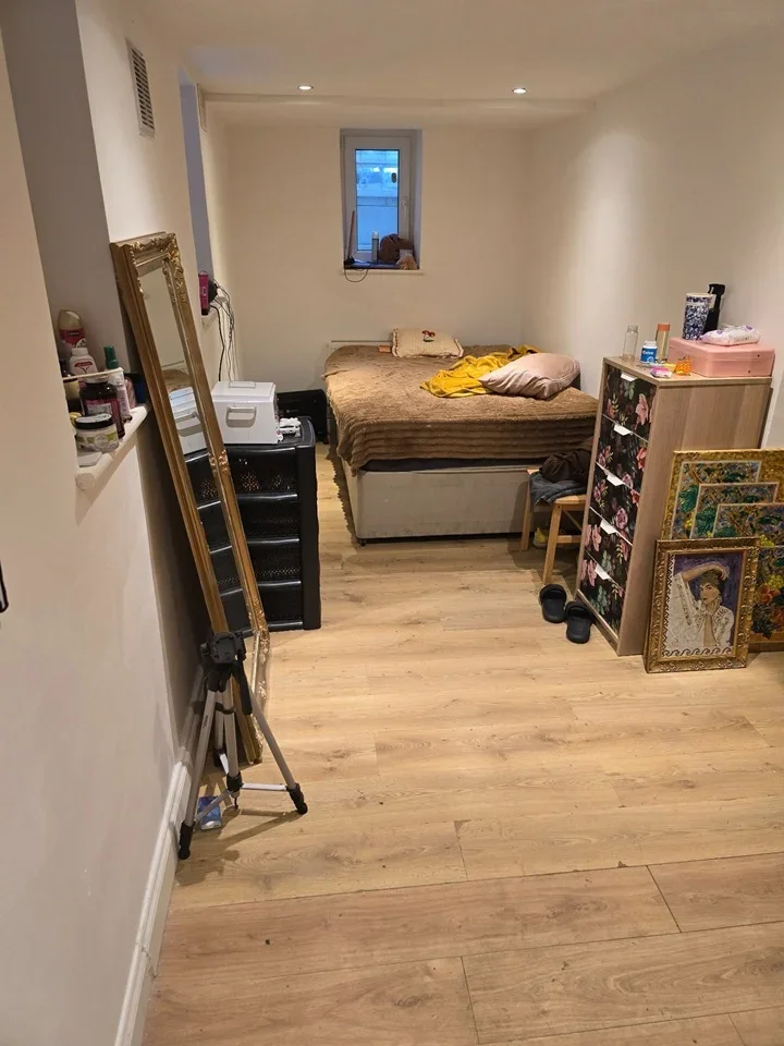 Flat Eaton Rise in Greater London