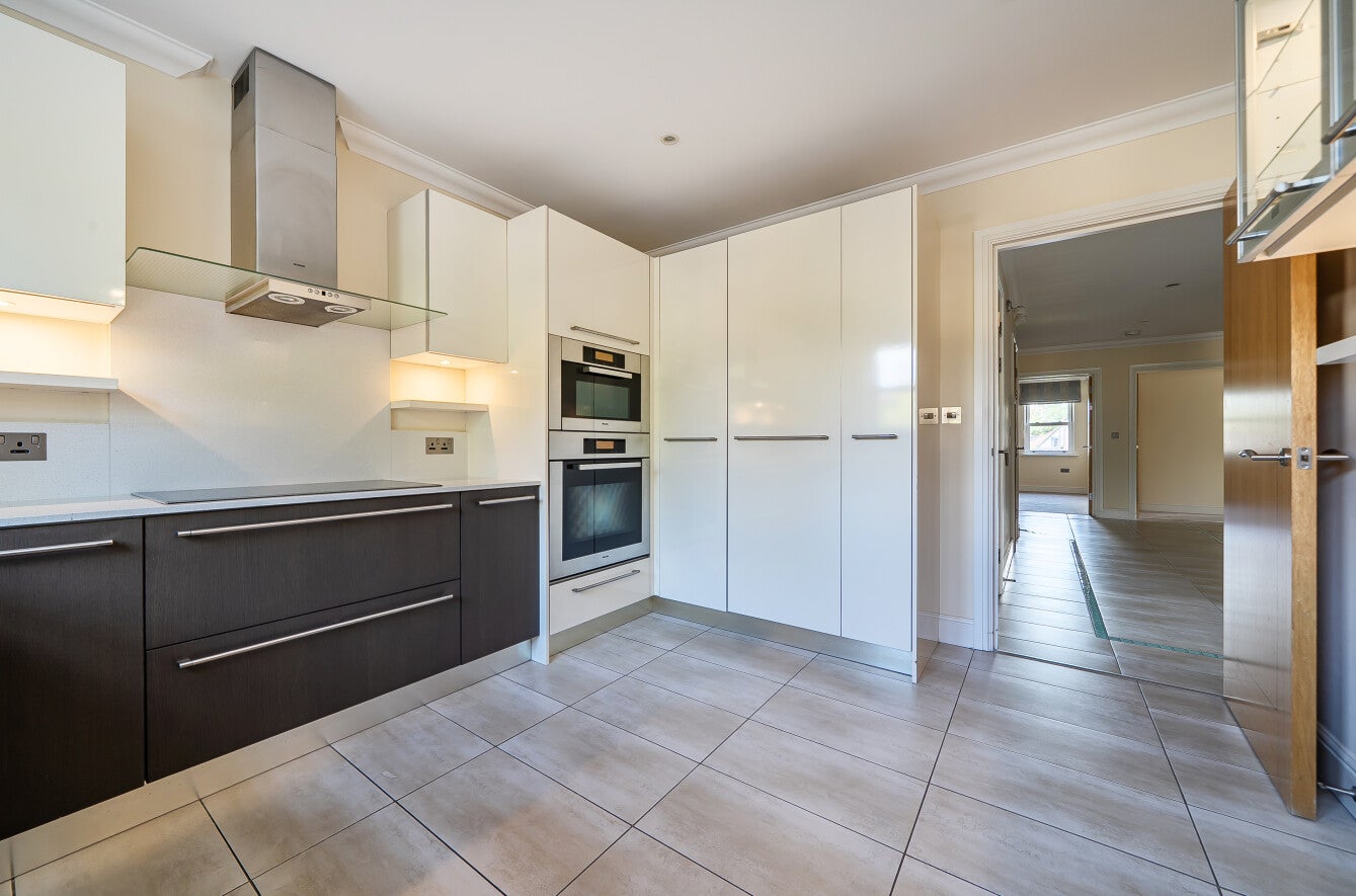 Flat Waverley Grove in Greater London
