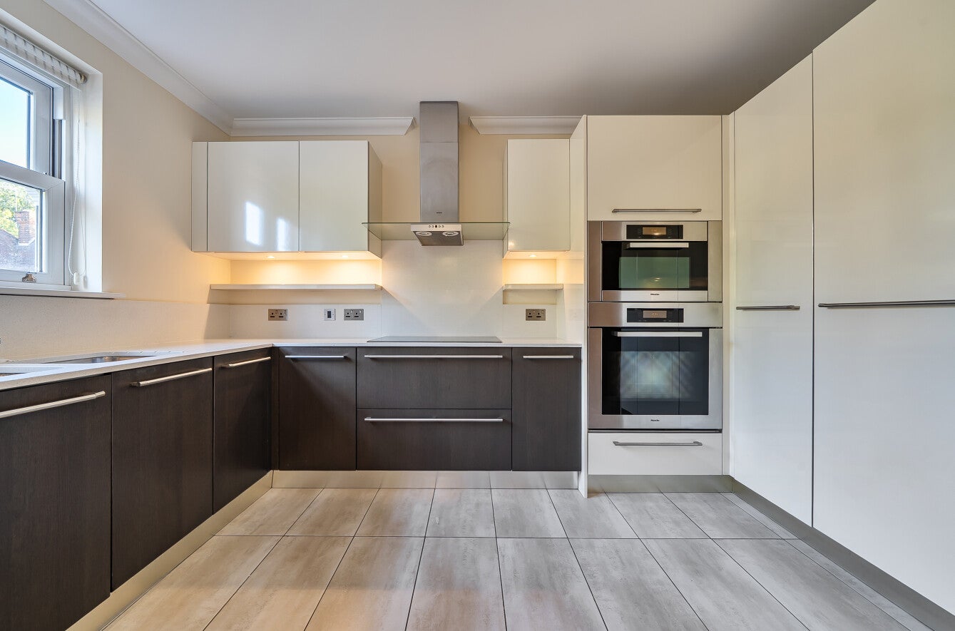 Flat Waverley Grove in Greater London